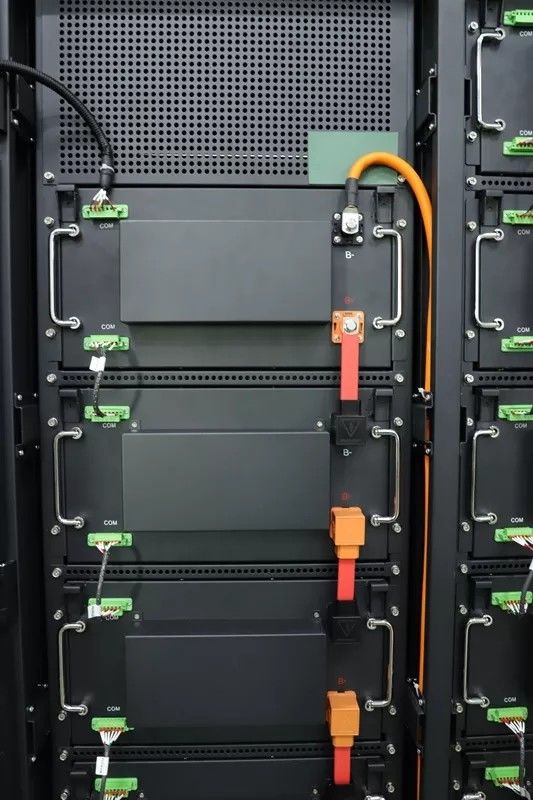 Dostosowany głęboki cykl wysokiego napięcia 20 kWh 30 kWh litowo-jonowy Lifepo4 Szafka na baterie słoneczne